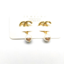 Load image into Gallery viewer, Crystal Rhinestone cc Stud Earrings.
