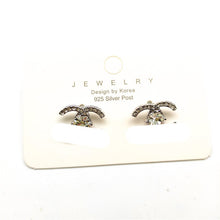 Load image into Gallery viewer, Crystal Rhinestone cc Stud Earrings.
